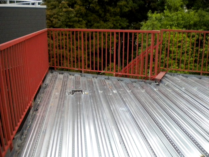 2F床部デッキプレート取付