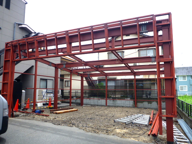 鉄骨骨組み取付終了。